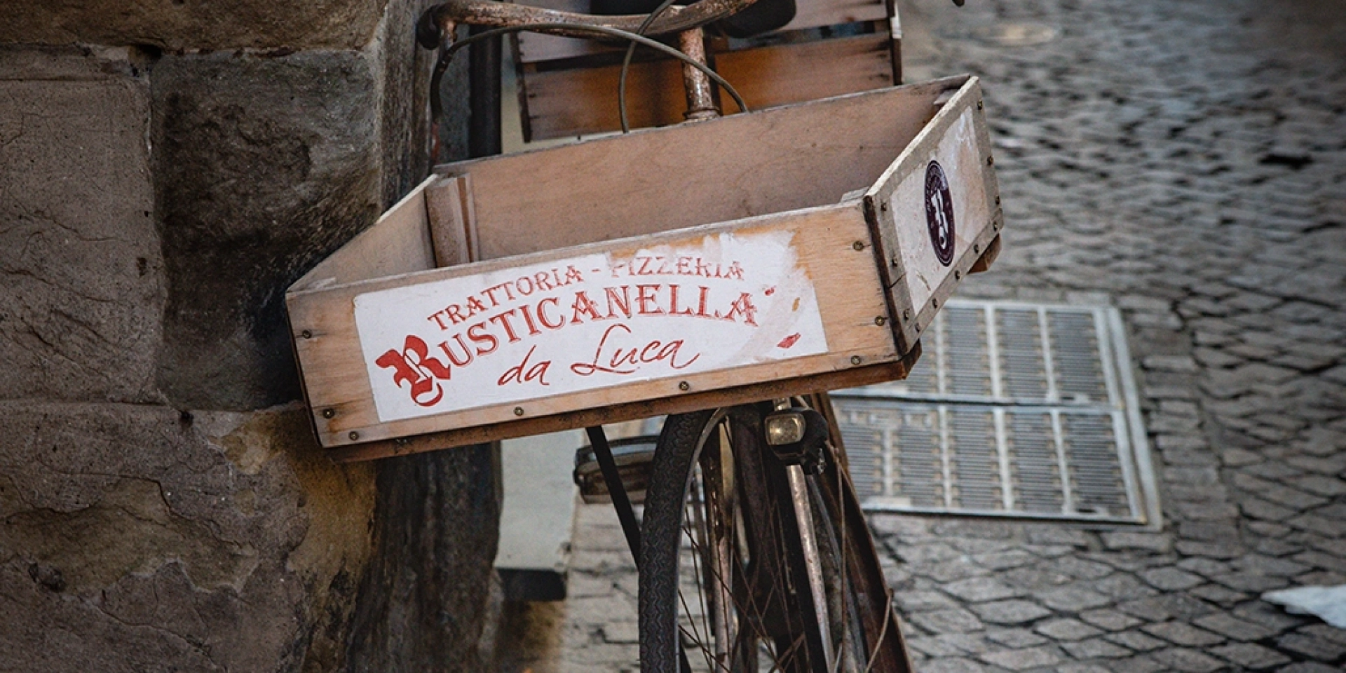 The Guitar That Stopped Time: A Meeting with Valentina Bagni Under the Lucca Sun